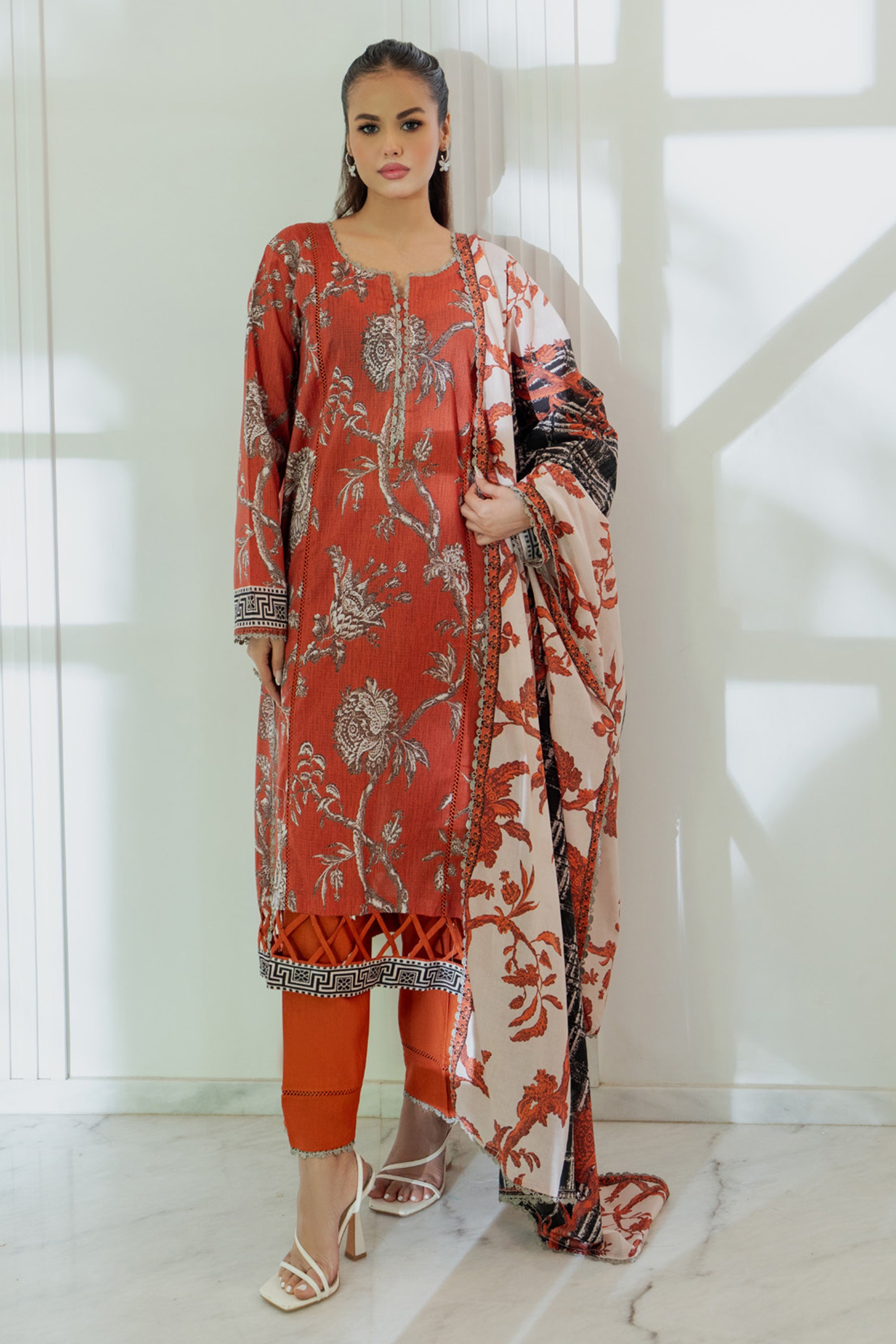 Salina Doriya Lawn Unstitched 3-Piece Suit by Regalia