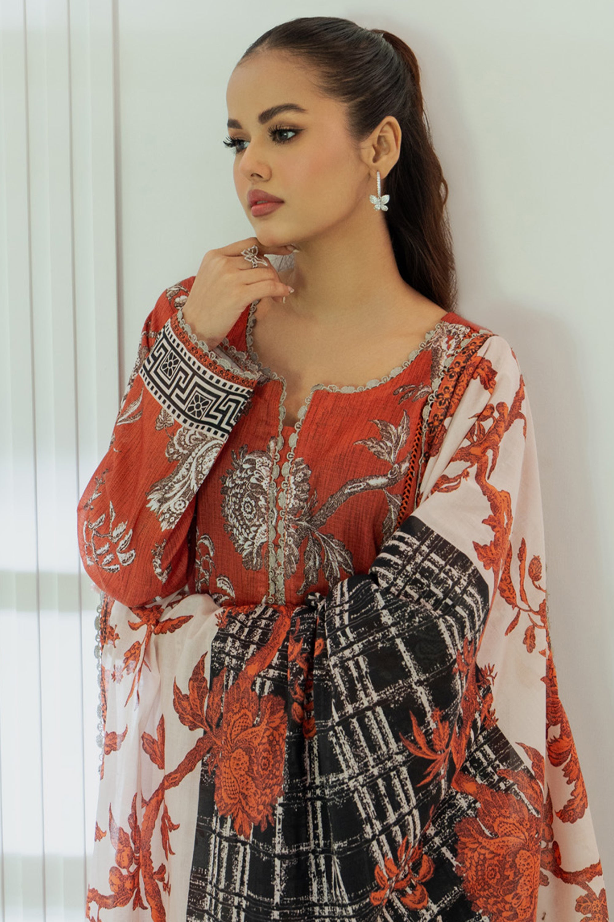 Salina Doriya Lawn Unstitched 3-Piece Suit by Regalia