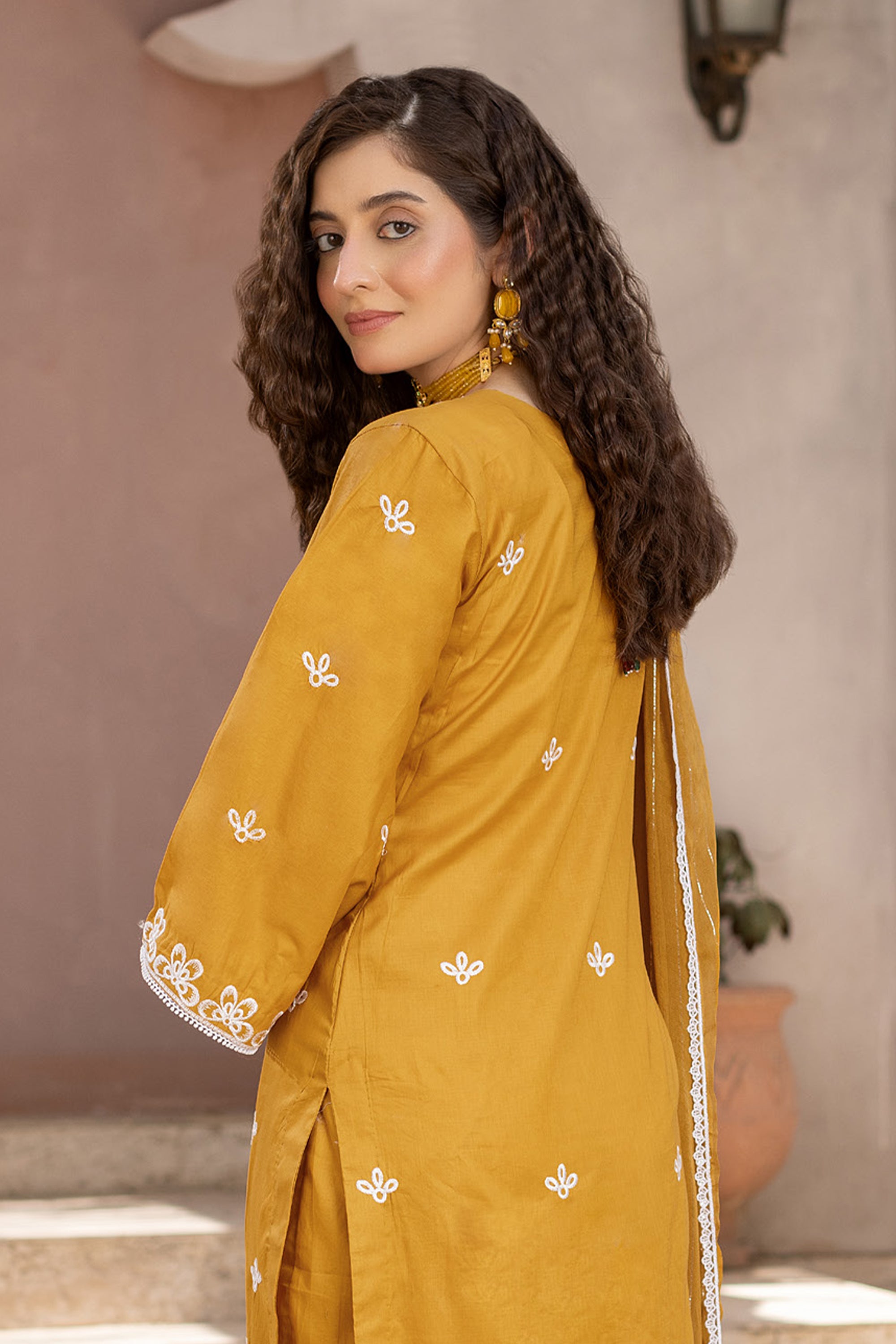 Rajis Mehak e Jahan Elegant Mustard and White