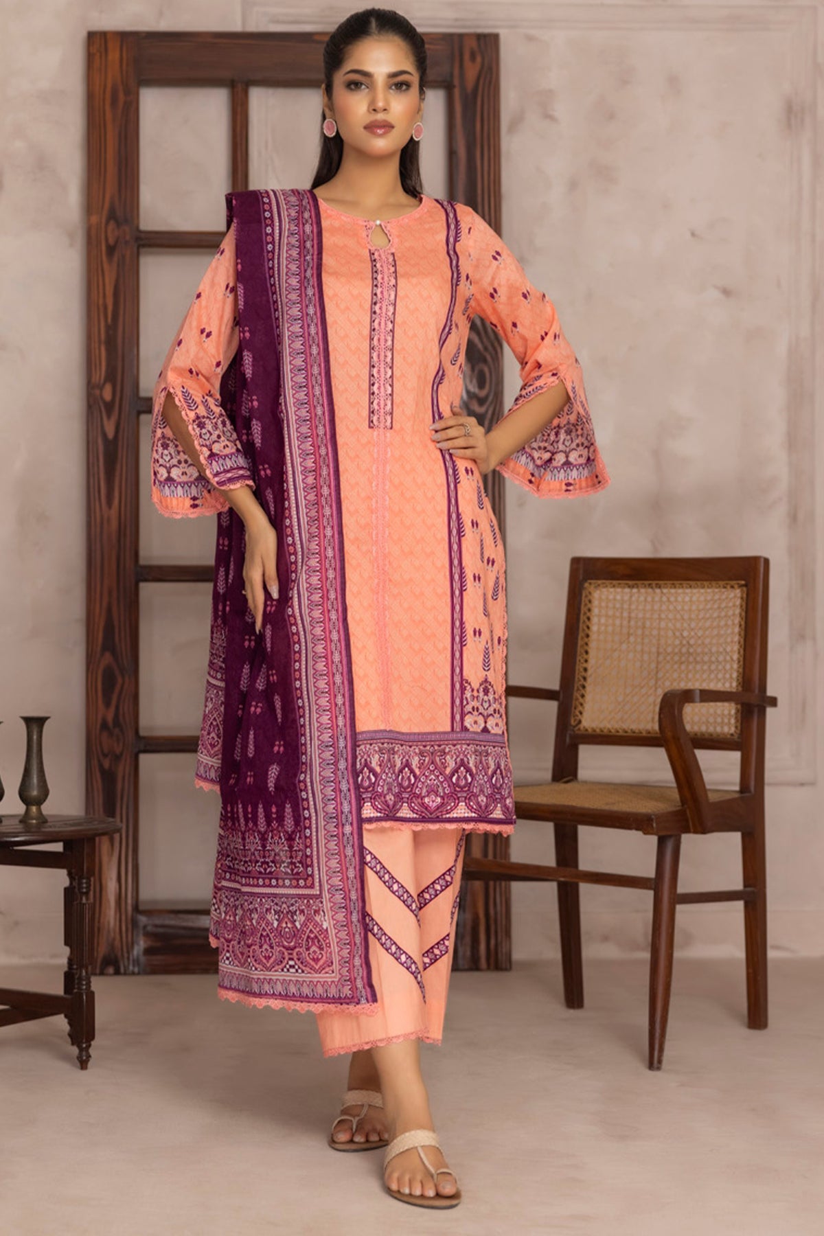 Salina 3PC Printed Lawn Suit Perfect Fusion of Tradition